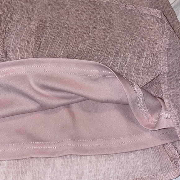 Andree - size medium blouse - pink with ruffles and liner - Picture 5 of 9